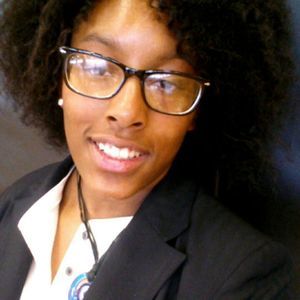 Meet your Posher, Yonique